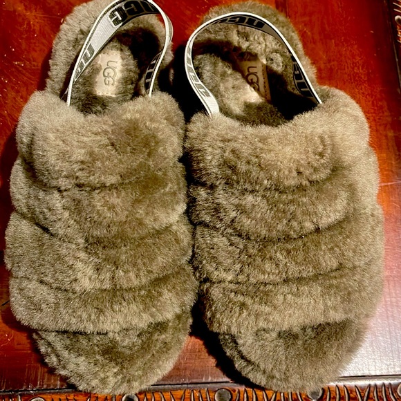 Women's Size 6 Olive Ugg fluff yeah slides - Picture 3 of 10